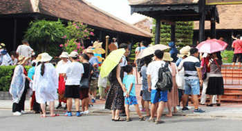 Plage de Nha Trang au Vietnam: Baisse des marchés du tourisme traditionnel